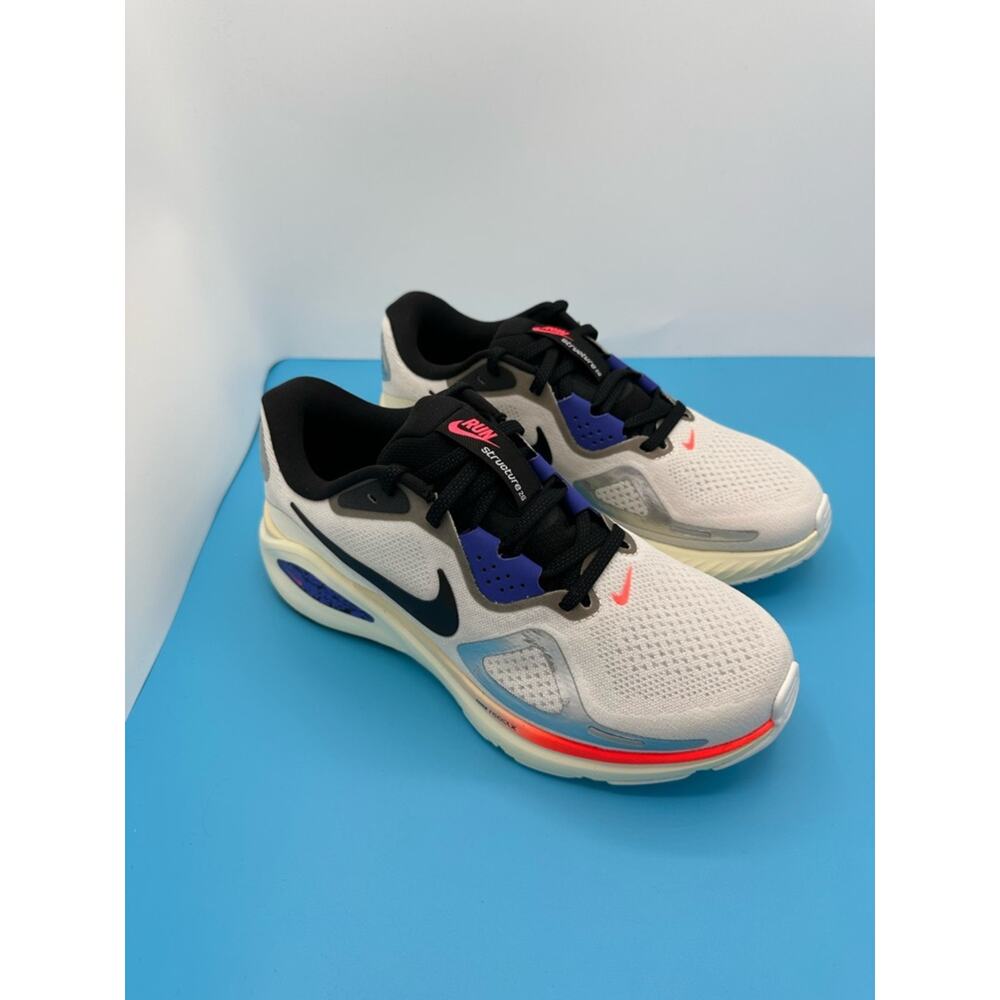 Nike Structure 26 Men’s size 6.5 Women’s 8 Brand new Box no lid.